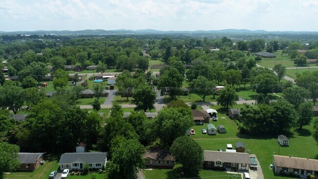 Building Photo - 408 Lealand Ln