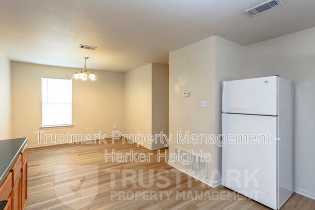 Building Photo - 411 Brittney Way