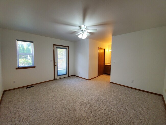 Building Photo - 810 S Dawes St