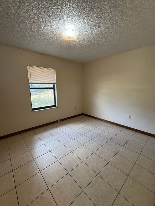 Building Photo - 14 Pine Radial