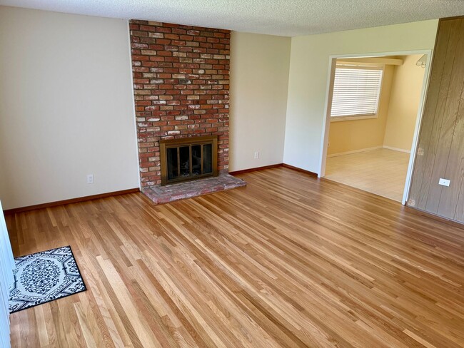 Building Photo - Single Story 4 Bedroom Ranch Style Home in Anaheim!