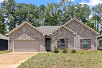 Building Photo - 4/2 Home in Clanton - Coming in September