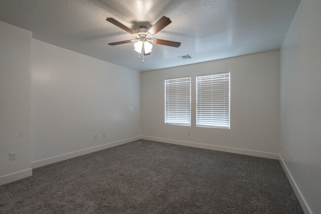 Building Photo - Desert Canyons End Unit – 4-Bedroom, 2.5-B...
