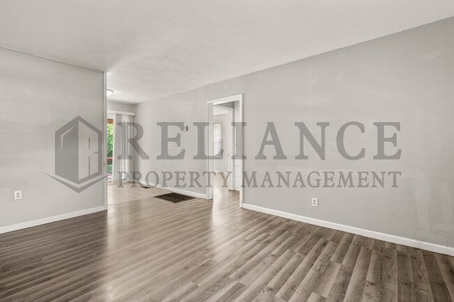 Building Photo - 2146 S Crestway St