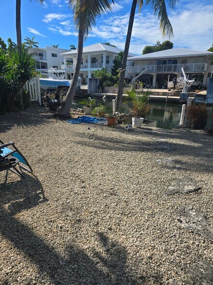 Building Photo - 247 Pueblo St