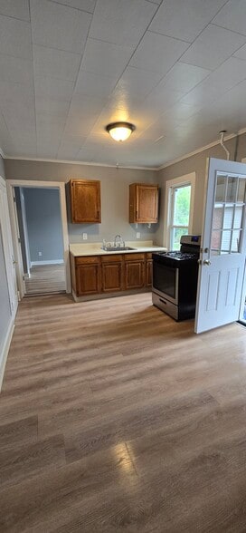 Building Photo - 117 Bridge St