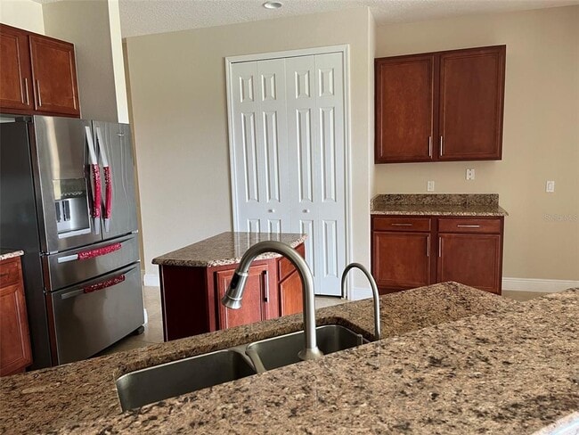 Building Photo - 3817 Golden Feather Way