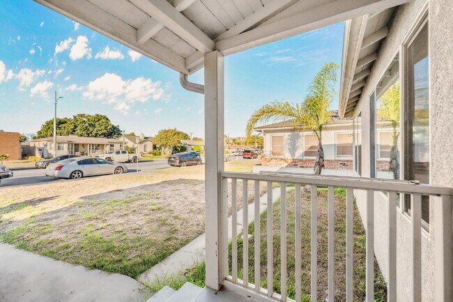 Building Photo - "Charming 2-Bedroom Retreat on Douglas Ave...