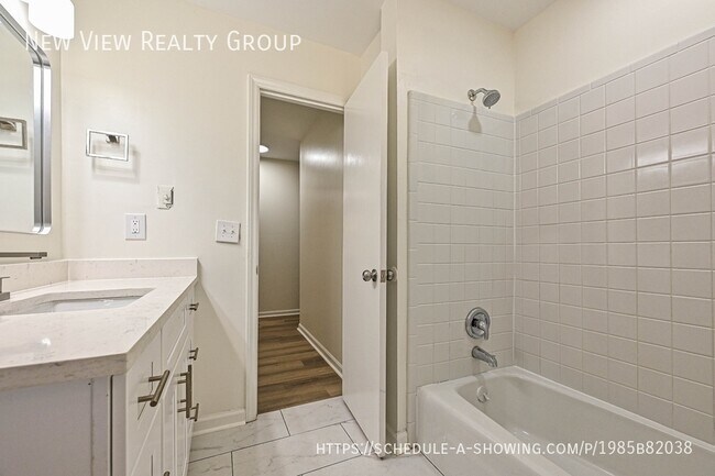 Building Photo - 5121 Farm Pond Ln
