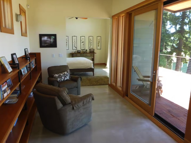 Building Photo - Spacious 3-Bedroom Haven with 2.5 Baths on...