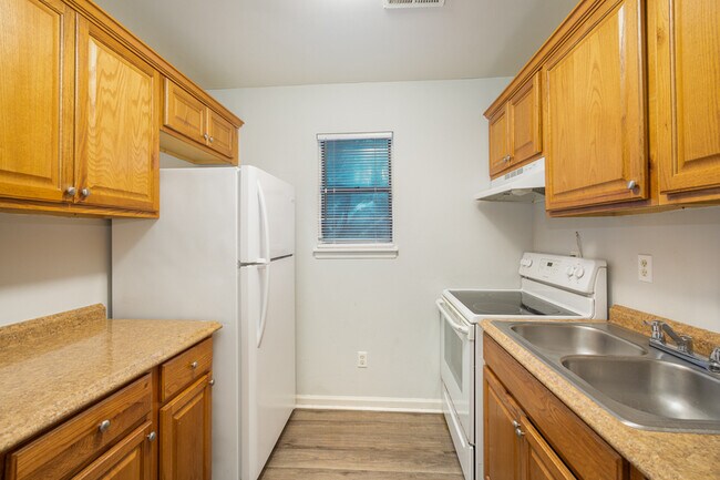 Building Photo - 7201 Raj Ct