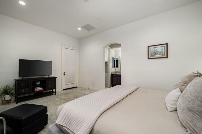 Building Photo - 81805 Four Seasons Pl