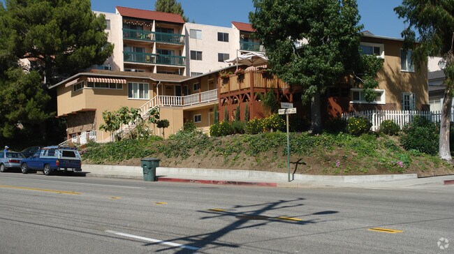 Building Photo - 2918 N Verdugo Rd