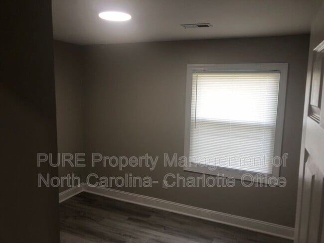 Building Photo - 805 Haywood St