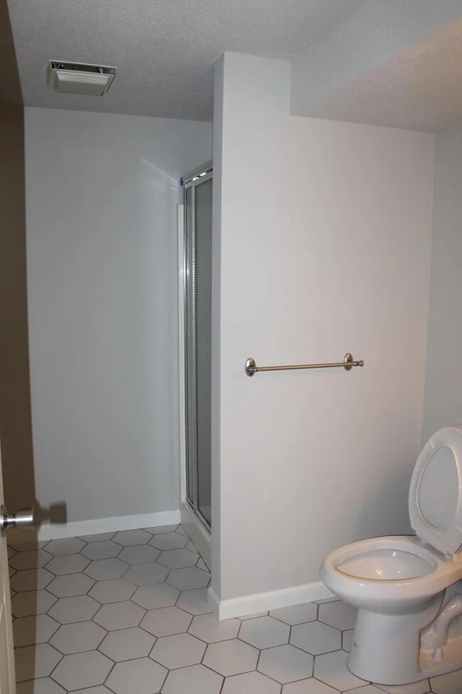 Building Photo - 609 Holly Hill Dr