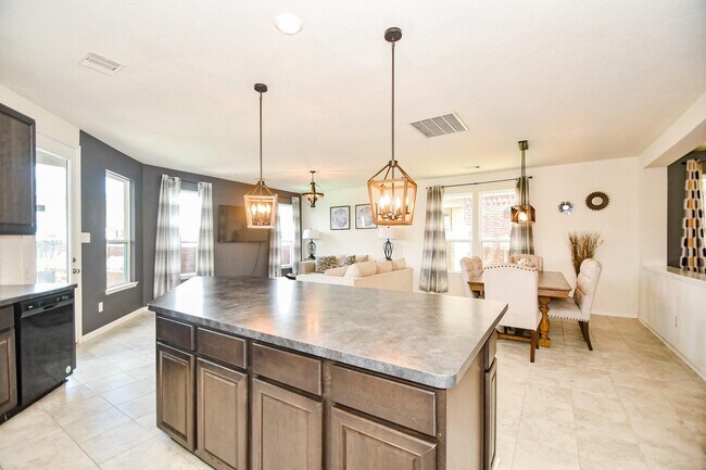 Building Photo - 5343 Castle Discordia St
