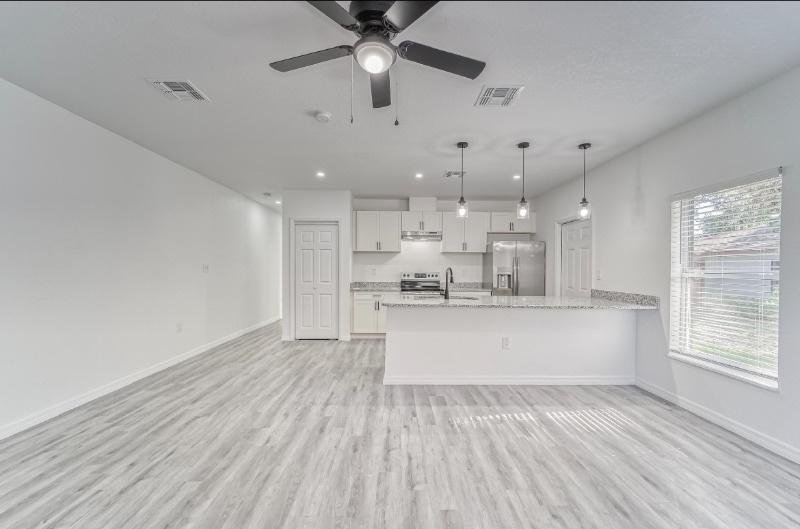 Building Photo - 739 Pineville Ln