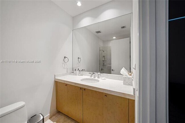 Building Photo - 900 Brickell Key Blvd
