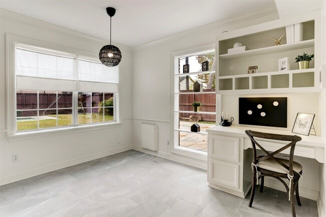 Building Photo - 4135 Breakwood Dr