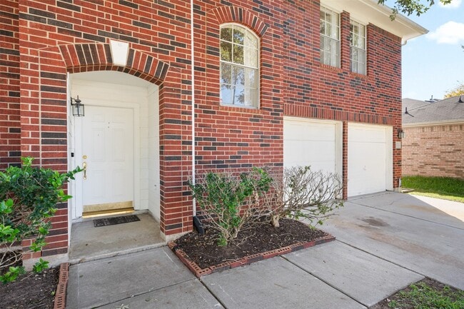 Building Photo - 17103 Canterbury Green Ct