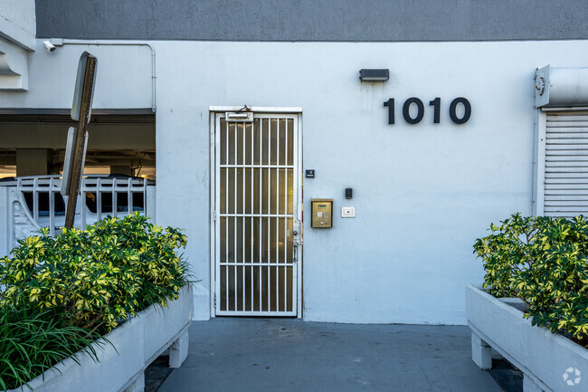 1010 NW 11th St Miami, FL 33136 - Aragon Plaza Condominiums