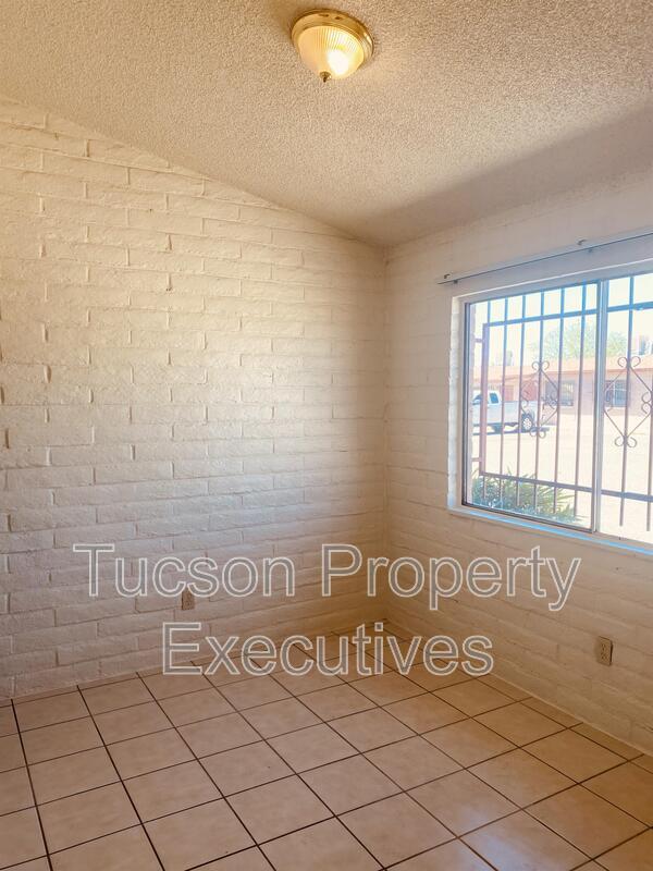 Building Photo - 5760 S Park Ave