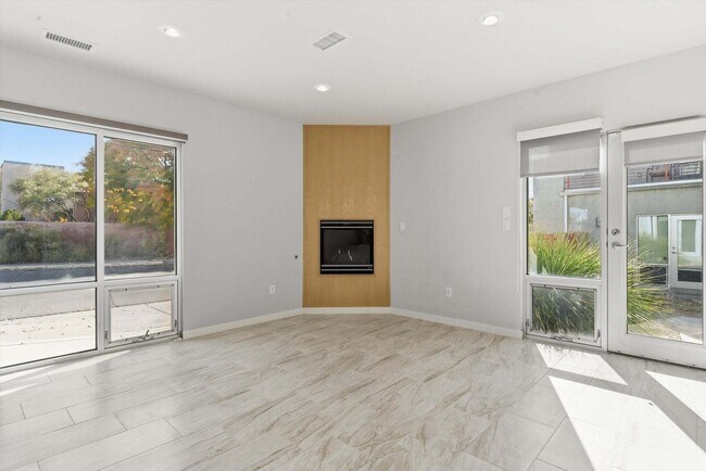 Building Photo - 3936 Silver Ave SE