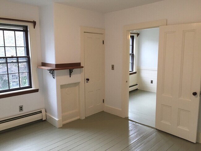 Building Photo - 20 Putnam St