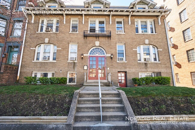 Building Photo - Charming Capitol Hill studio