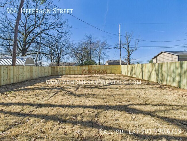 Building Photo - 904 Jefferson St