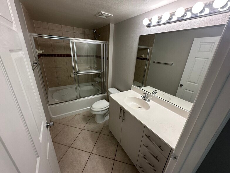Building Photo - 6530 Emerald Dunes Dr