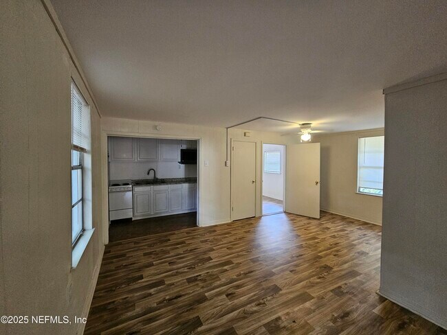 Building Photo - 2514 Algonquin Ave