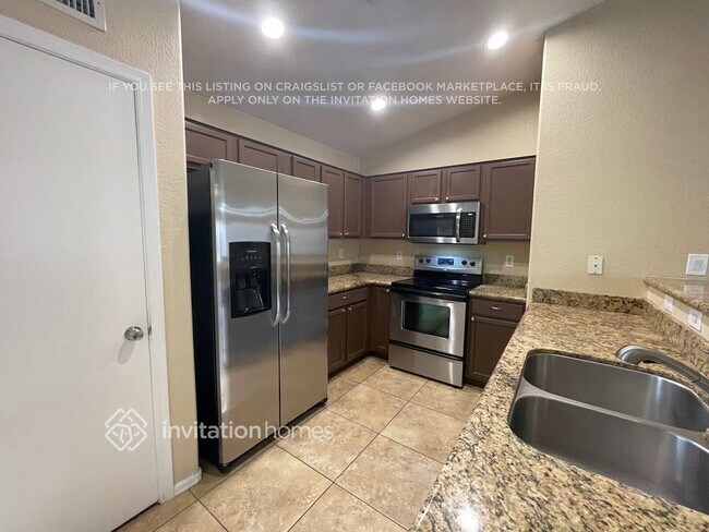 Building Photo - 13043 W Via Camille