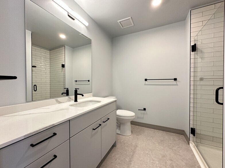 Building Photo - 2155 N Elston Ave