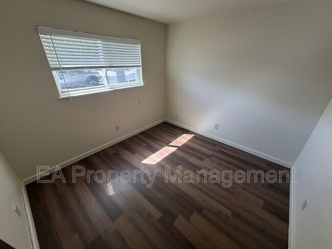 Building Photo - 1732 Muriel St NE