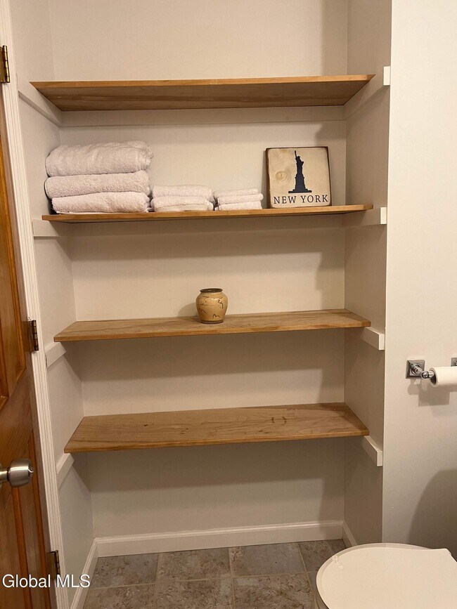 Building Photo - 165 Lake Ave