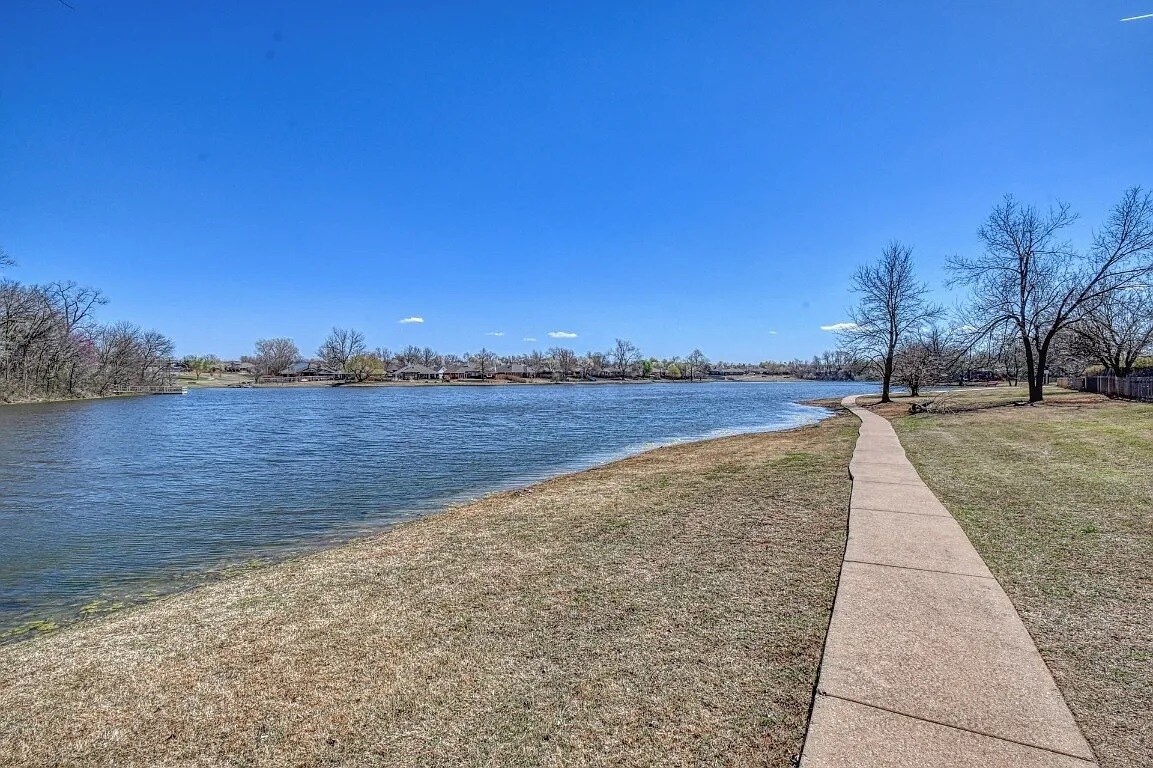 Building Photo - 2417 Arbor Dr