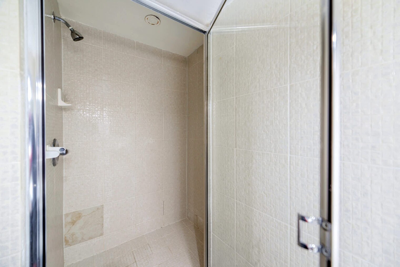 Building Photo - 5599 Collins Ave