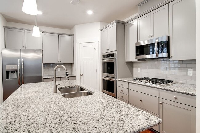 Building Photo - 279 Tanglewood Ln