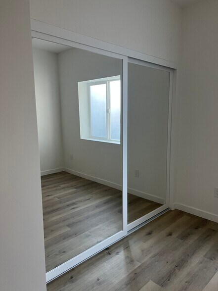 Building Photo - 304 S Inglewood Ave