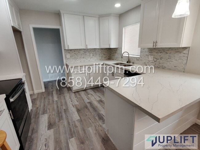 Building Photo - 3BR/2BA RENOVATED HOME w/ BEAUTIFUL VIEW, ...