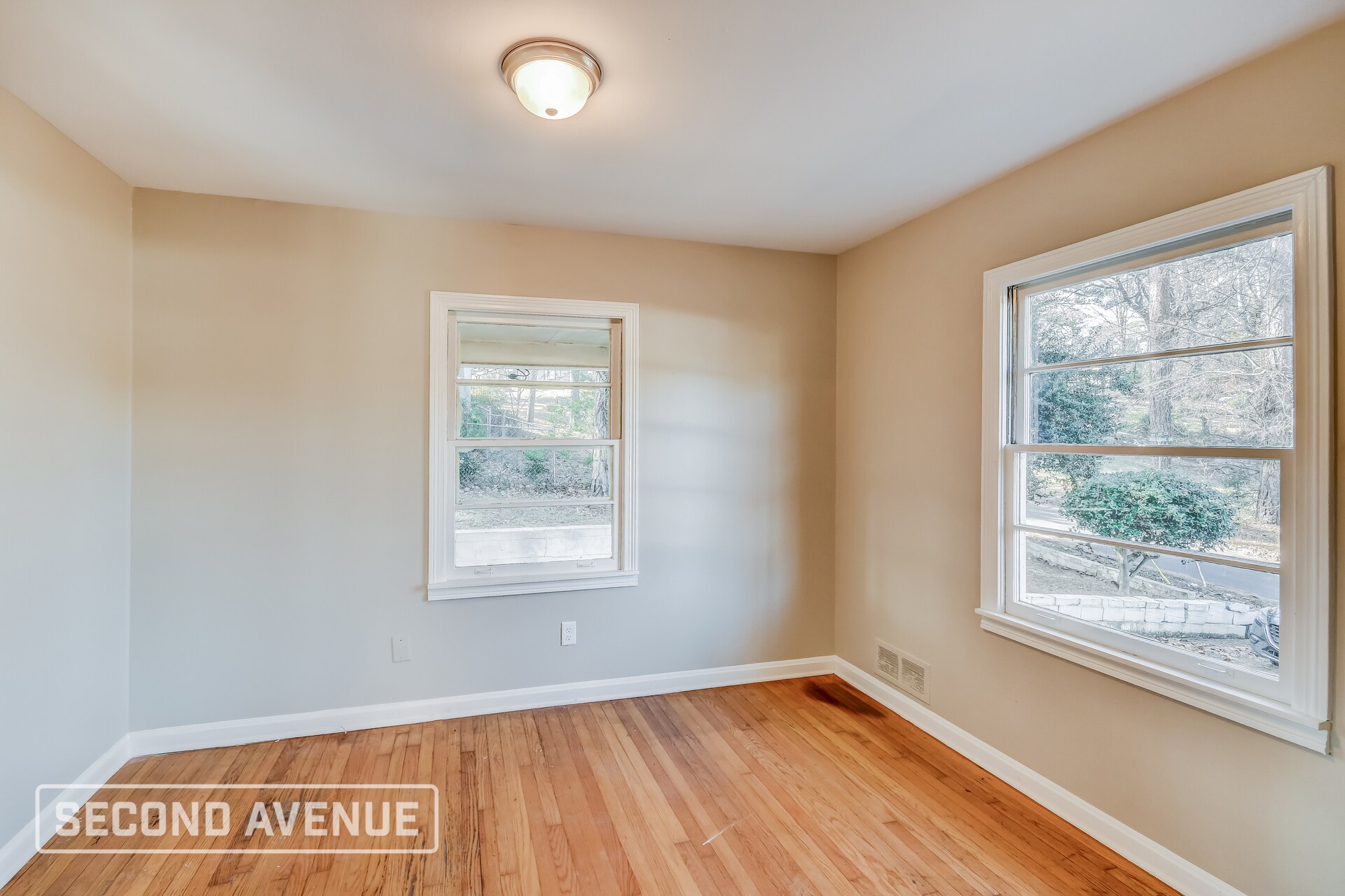 Building Photo - 9725 Red Ln Dr