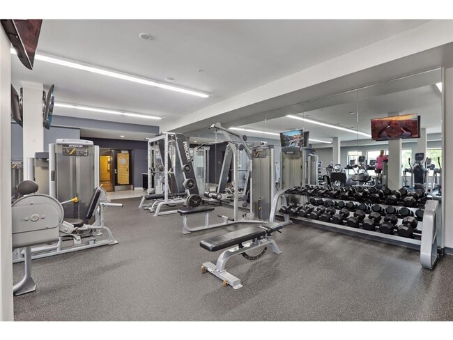 Building Photo - 401 SE Main St