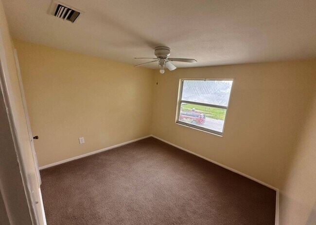 Building Photo - 6064 Longchamp Dr