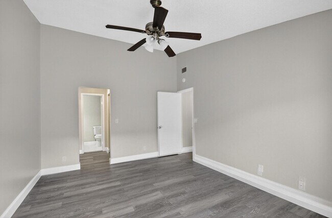 Building Photo - 484 Springdale Cir