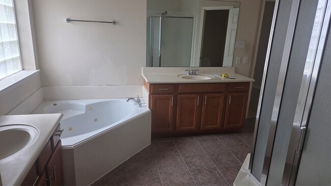 Building Photo - 2103 Trinity Manor Ln