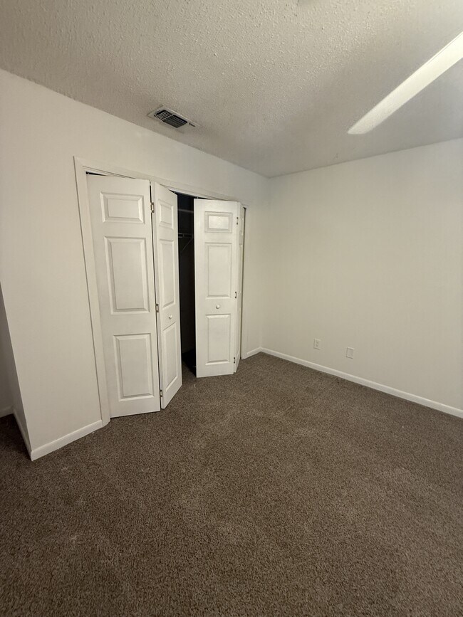 Building Photo - 504 Main St