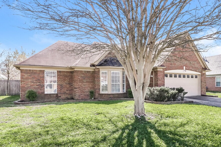 Building Photo - 6665 Millgrove Park Dr