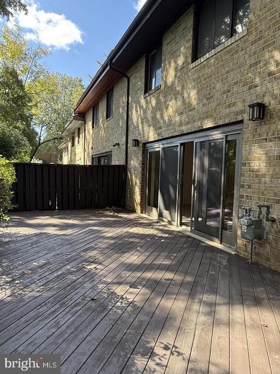 Building Photo - 11008 Saffold Way