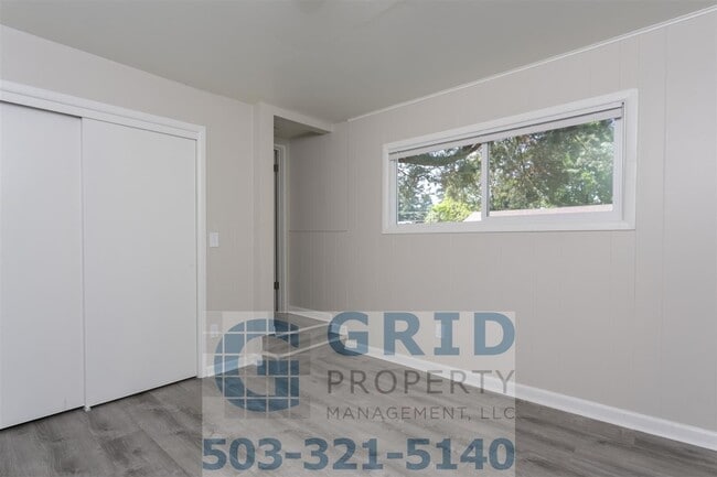 Building Photo - Remodeled 3 Bedroom Available in Northeast Portland!